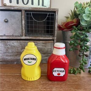 New Retro Ceramic Mustard & Ketchup Salt and Pepper Shaker Set